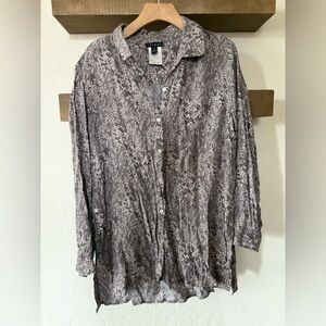 Tribal|Women’s gray snake print/animal print casual button down top,LARGE•••Boho
